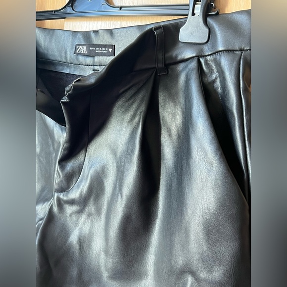 Zara black faux leather shorts size UK XL - Picture 3 of 4